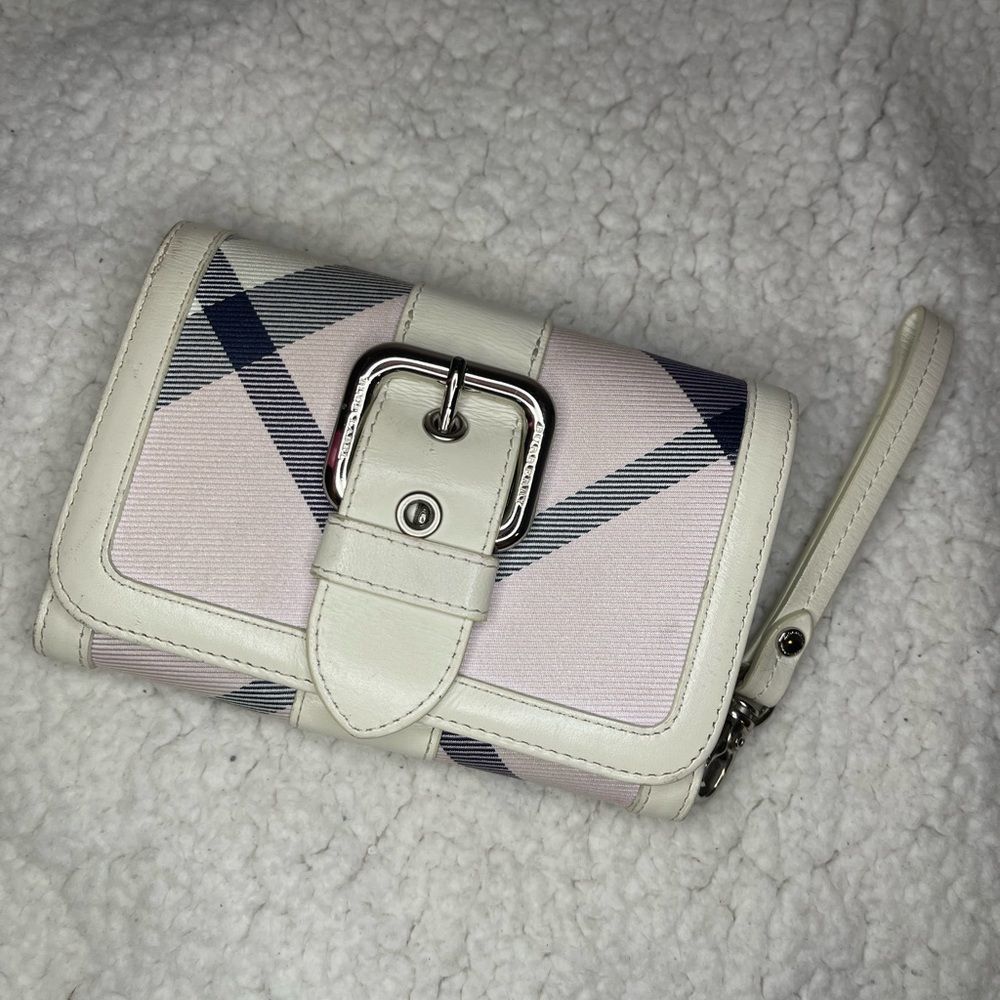 Burberry wallet wristlet super cute and handy!